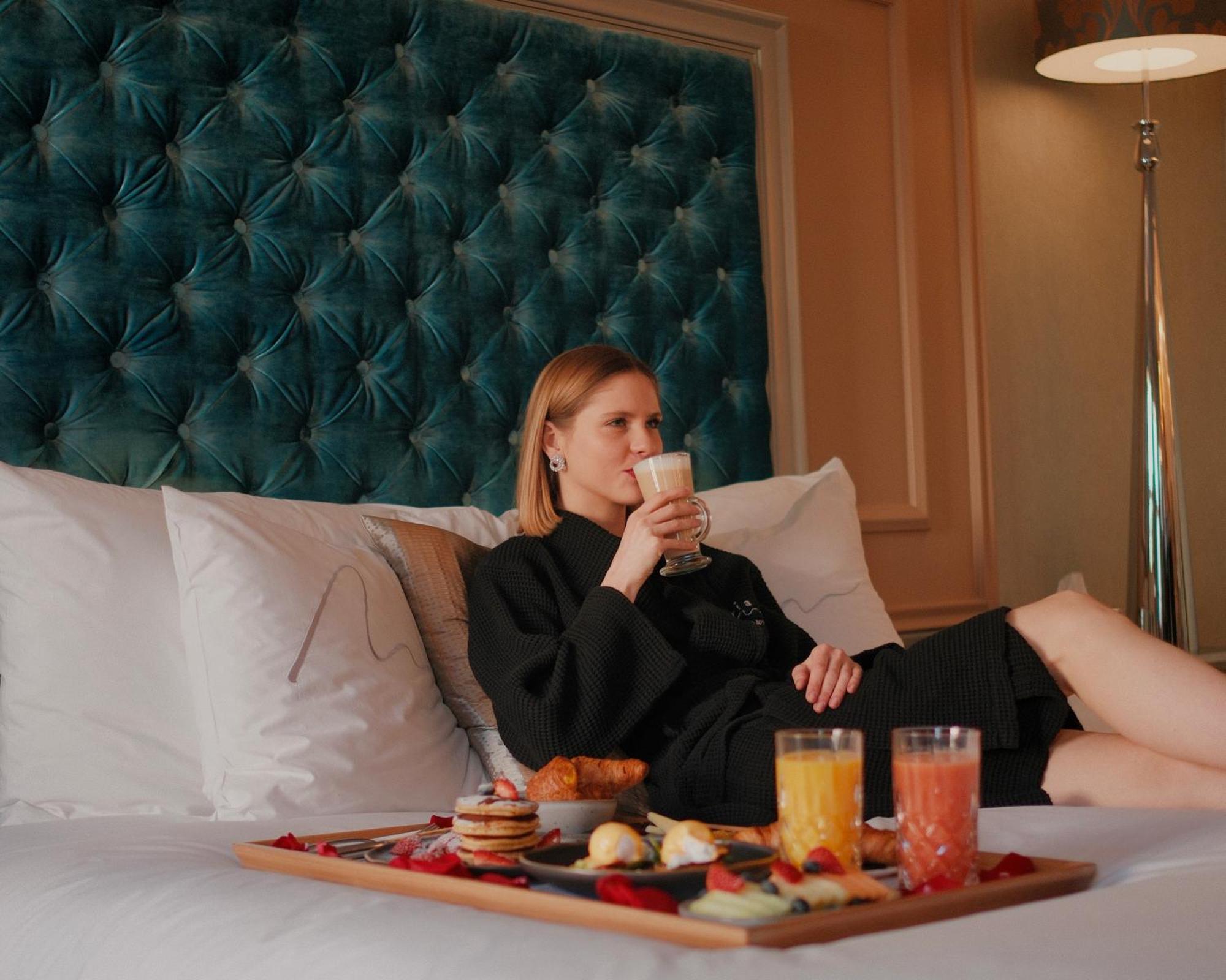 Aria Signature King Room Sofa,1403772161:JPEG